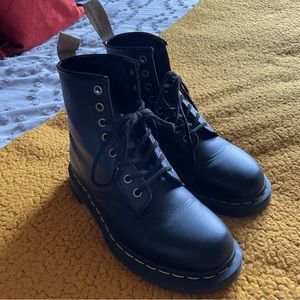 Dr. Martens - VEGAN Leather Boots